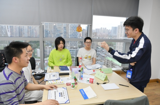 新職業(yè)故事：作業(yè)幫三個(gè)95后輔導(dǎo)老師在成都