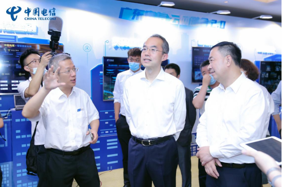 影目科技攜5G一體式AR眼鏡亮相中國電信云網融合2.0發(fā)布會