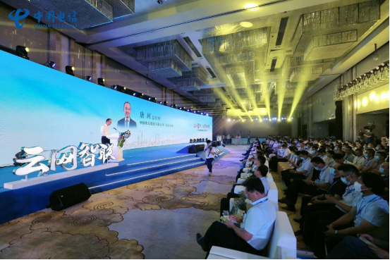影目科技攜5G一體式AR眼鏡亮相中國電信云網融合2.0發(fā)布會