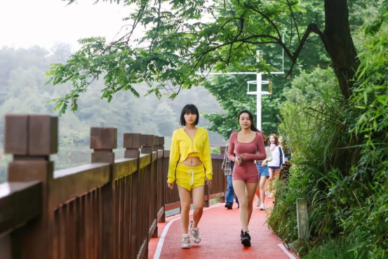 青春有你一起運(yùn)動 ， 讓我們在丹寨天天馬拉松為健康奔跑