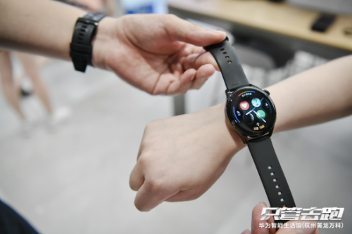 燃情夏日，只管去跑！華為WATCH 3全新升級，助力城市熱煉