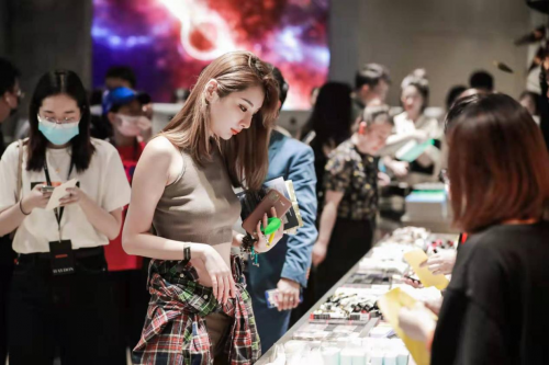 全球高端美妝零售品牌HAYDON黑洞如何實現(xiàn)“沒有一個女孩能空手走出”？