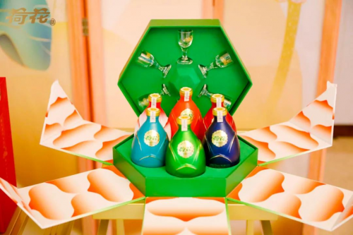 荷花酒舉辦“百城千商大會(huì)”，分享成就展望未來(lái)