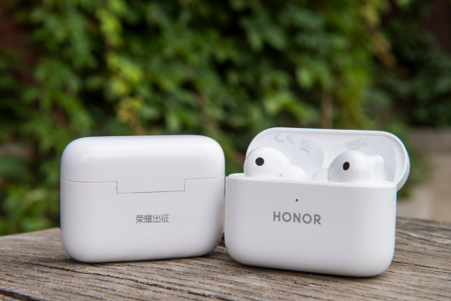 榮耀Earbuds 2 SE耳機(jī)以鐳射服務(wù) 為中國(guó)國(guó)家隊(duì)“榮耀出征”打call