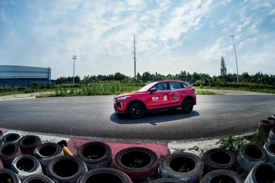 賽道搞事情？ “新次元激擎座駕”哈弗赤兔它來了！