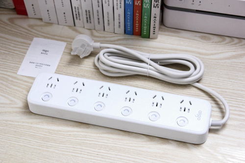 獨(dú)立分控，守護(hù)安全！aigo六位六控插線板妥妥夠用