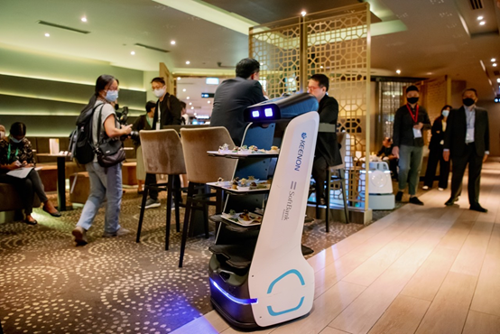 軟銀機器人與擎朗智能宣布成為全球戰(zhàn)略合作伙伴，致力于推動服務(wù)行業(yè)的生產(chǎn)力和效率