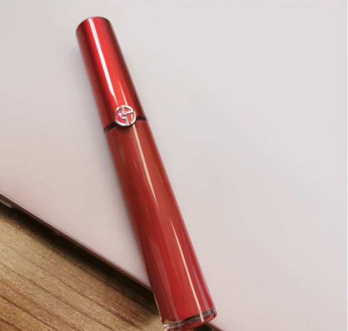 唯品會大牌口紅比專柜優(yōu)惠不少，是不是正品？