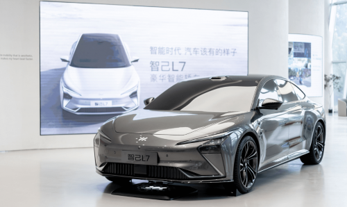 人工智能超級算法賦能智能駕駛，智己汽車讓駕駛“更像人”