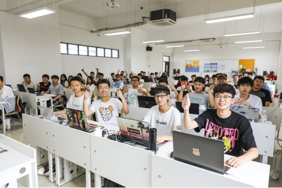 學(xué)員說：傳智教育激發(fā)并成就了我的職業(yè)夢想