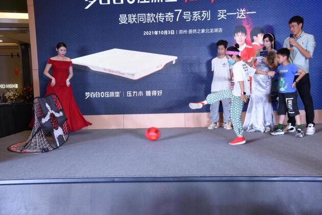 李瑋鋒、杜威傾情助陣，夢(mèng)百合全民足球射門賽完美收官！