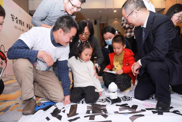 螢石攜手全球兒童安全組織開展“安全成長 關(guān)愛童行” 公益活動(dòng)