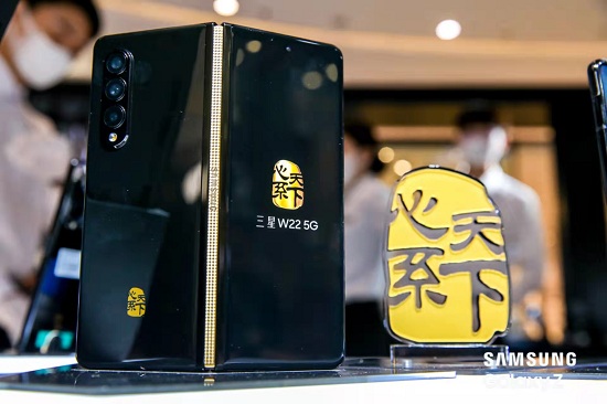 打卡三星全新折疊屏手機(jī)快閃店 多款熱門(mén)折疊屏新品任你體驗(yàn)