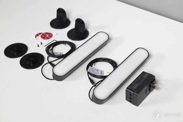 飛利浦 Hue 電競桌面：聲光同步！氛圍感拉滿！