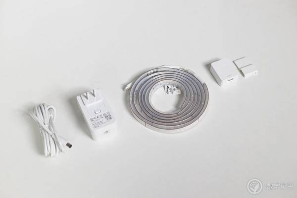 飛利浦 Hue 電競桌面：聲光同步！氛圍感拉滿！