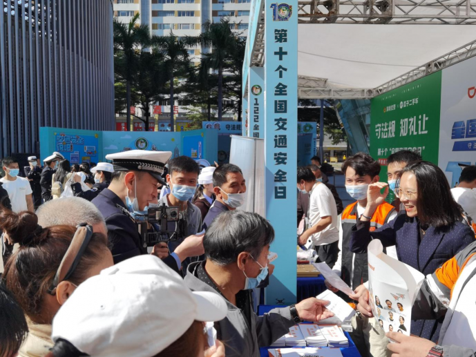 深圳舉辦“全國(guó)交通安全日”主題活動(dòng)，貨拉拉司機(jī)代表上臺(tái)演唱原創(chuàng)歌曲