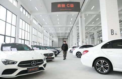 接近年關(guān)，優(yōu)信二手車合肥賣場(chǎng)持續(xù)火爆