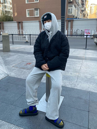 8分以上的街拍穿搭，一定離不開這雙優(yōu)調(diào)917涼拖！