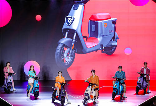 6990 元至 19800元，雅迪高端 VFLY 系列電動(dòng)車發(fā)布