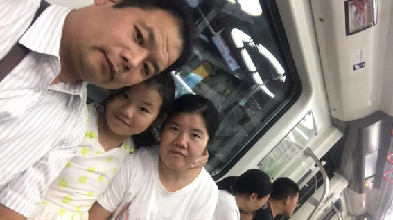青島“的哥”施救心臟驟停女子，13年堅持做好事，獲評今日頭條2021年度好心人