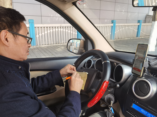 貨拉拉司機(jī)堅(jiān)守春運(yùn)一線，助力年貨“品質(zhì)”到家