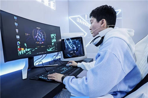 斗魚(yú)直播間，管澤元與ALIENWARE一同“開(kāi)戰(zhàn)”