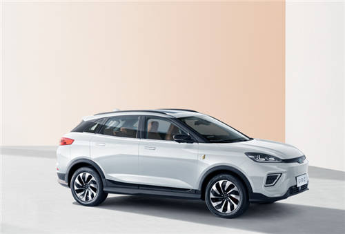 威馬汽車推出“停車專家”——威馬W6，讓泊車如此簡(jiǎn)單