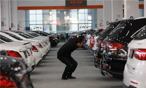 上班族來(lái)優(yōu)信二手車(chē)合肥大賣(mài)場(chǎng)提車(chē) 空間功能全滿(mǎn)足