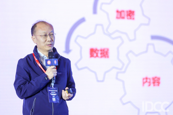 第十七屆中國(guó)IDC產(chǎn)業(yè)年度大典 資深互聯(lián)網(wǎng)研究專家，中國(guó)信通院云計(jì)算與大數(shù)據(jù)研究所所長(zhǎng)何寶宏