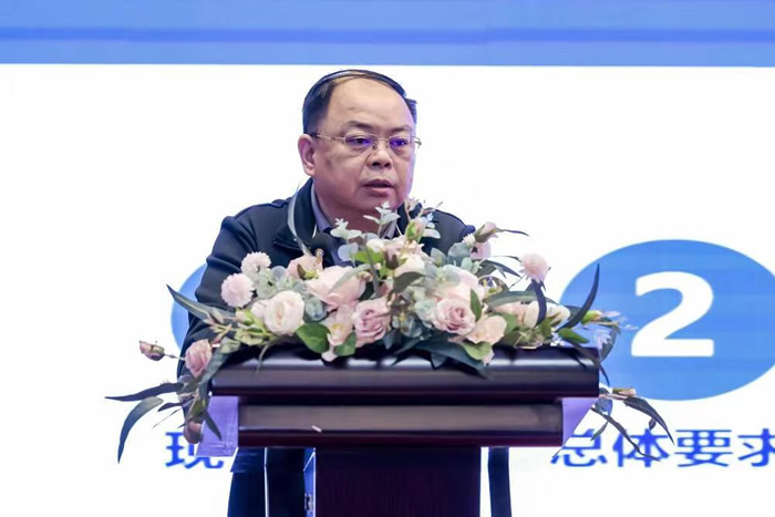 國家發(fā)展和改革委員會(huì)綜合運(yùn)輸研究所所長汪鳴.jpg