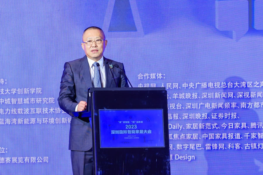 深圳市家具行業(yè)協(xié)會(huì)主席侯克鵬 致辭.jpg