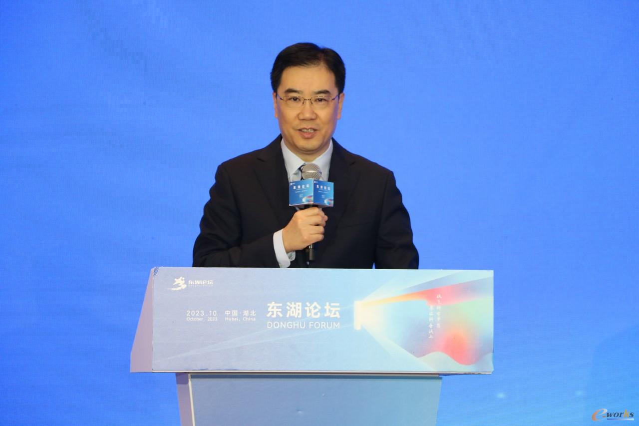 湖北省常委、常務副省長邵新宇院士.jpg
