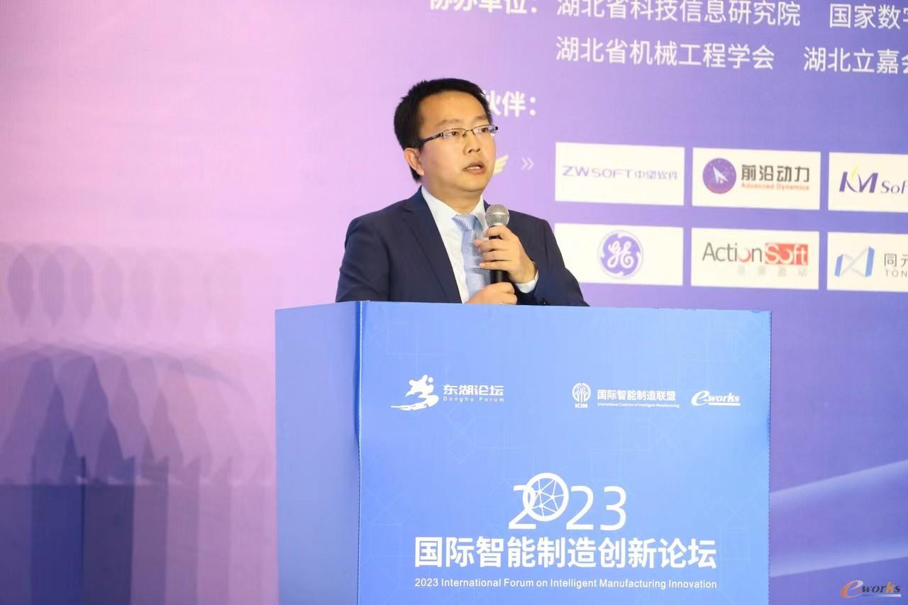 烽火通信科技股份有限公司系統(tǒng)設備制造部副總經(jīng)理潘前鋒.jpg