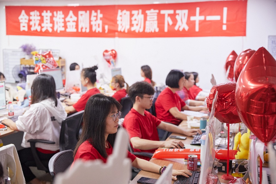 大促開啟后，入駐拼多多百億補(bǔ)貼的農(nóng)貨、國(guó)貨商家同比增長(zhǎng)了2倍以上.jpg