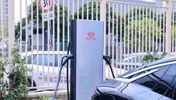 漢L唐L實現(xiàn)兆瓦閃充油電同速，超級e平臺刷新純電技術(shù)標準