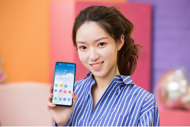 厭倦了劉海屏？看看僅售2799元的三星Galaxy A8s怎么樣