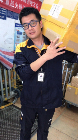 做快遞員讓他戒了“網(wǎng)癮”，還拿到10萬元金磚年終獎