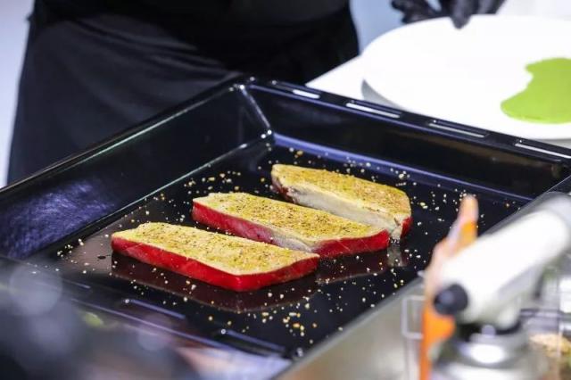 三文魚原鮮挑戰(zhàn)后，又玩冰水同框，這個品牌為何熱衷挑戰(zhàn)不可能?