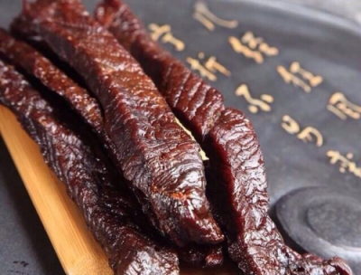 連牛肉干都造假，你還敢買來吃嗎？