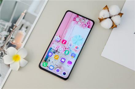 vivo X27憑實(shí)力說話，五個(gè)理由說服你，你和網(wǎng)紅就差一臺它
