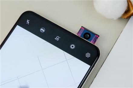 vivo X27憑實(shí)力說話，五個(gè)理由說服你，你和網(wǎng)紅就差一臺它