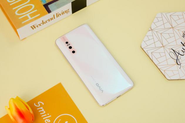 從此和挖孔屏說再見，vivo X27帶你領(lǐng)略真全面屏的魅力！