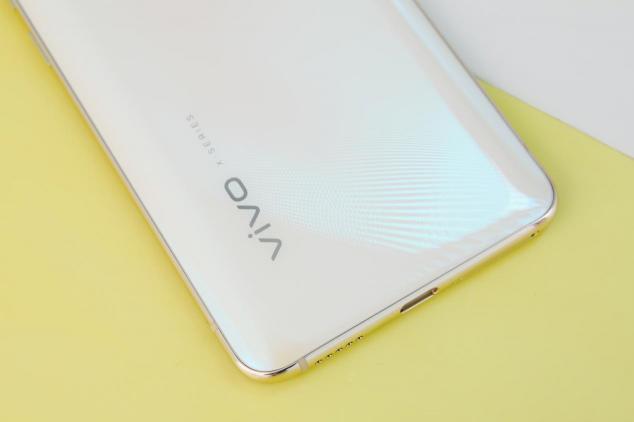 從此和挖孔屏說再見，vivo X27帶你領(lǐng)略真全面屏的魅力！