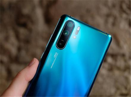 英國(guó)頂尖科技媒體Stuff測(cè)評(píng)華為P30 Pro，打出5星滿(mǎn)分！