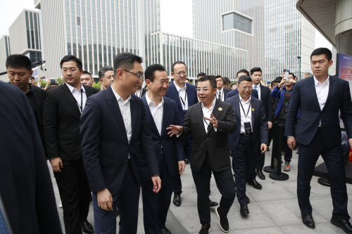 小馬哥和王健林逛街，都路過(guò)了哪些黑科技？