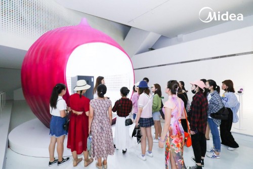 美的冰箱空降食材藝術展，導致在場上千枚洋蔥集體“變異”