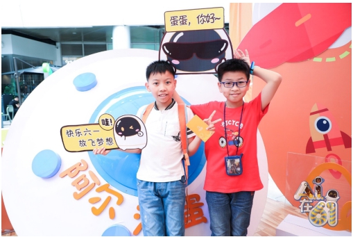 開心！深圳萌娃齊聚COCO Park，阿爾法蛋獻(xiàn)禮慶“六一”