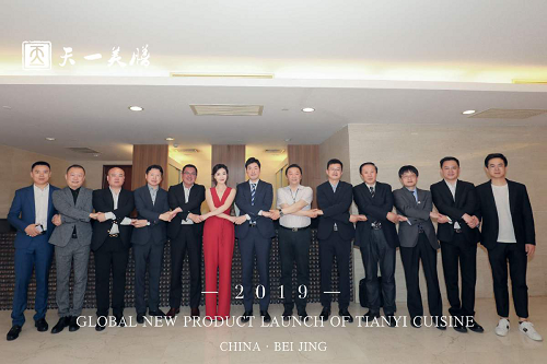 倪萍、王江寧出席天一美膳·飽倍兒2019新品發(fā)布會，星光熠熠眾星璀璨