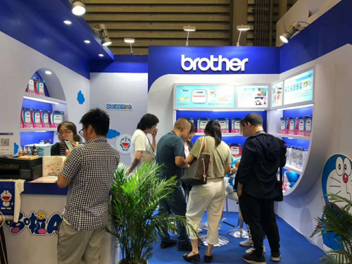 Brother攜新款哆啦A夢標(biāo)簽機(jī)亮相第113屆文化用品展