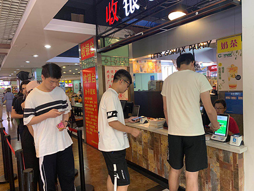 錢(qián)客多電子立牌助力大連理工大學(xué)升級(jí)智慧校園
